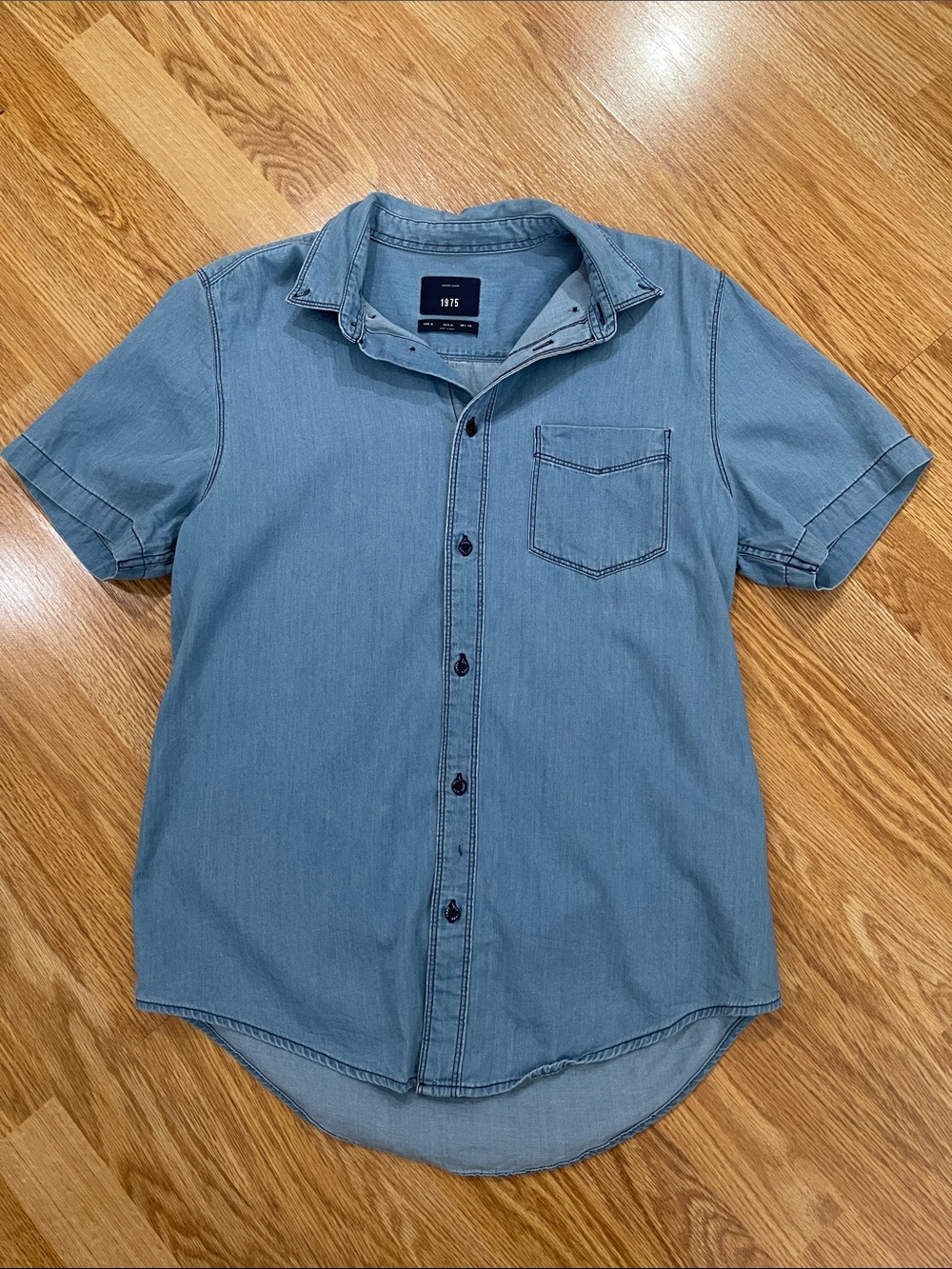 Casual Short-Sleeve Denim Button-Down Shirt - Light Blue